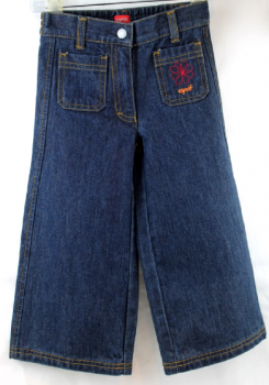 Esprit Jeans mit dekorativer, niedlicher Applikation  auf dem Täschchen vorne